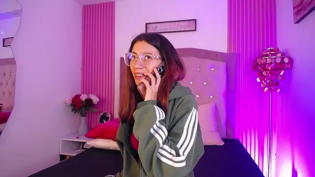 MarinetteLux online show from March 10, 2026, 5:29 pm