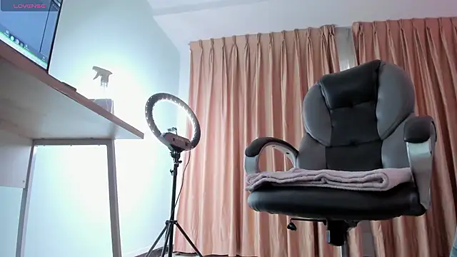 Scarlett  Cooper   online show from February 13, 2026, 12:01 pm