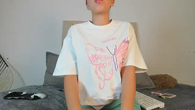 Snapshot of Ainoa_Pink chatting on November 4, 2025, 7:46 pm Ainoa Pink online show from November 4, 2025, 7:46 pm