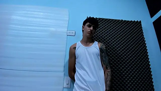 Snapshot of Liam_Brookss chatting on November 5, 2025, 12:21 am Liam Brookss online show from November 5, 2025, 12:21 am