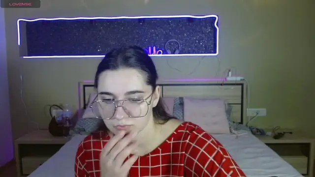 cutieblush online show from October 8, 2025, 8:39 pm