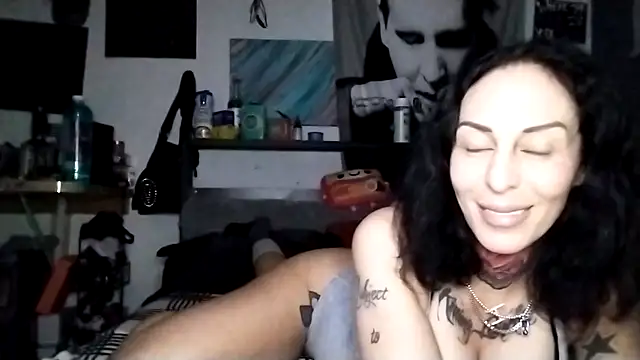 Snapshot of inkdhollow1 chatting on October 9, 2025, 2:53 am inkdhollow1 online show from October 9, 2025, 2:53 am