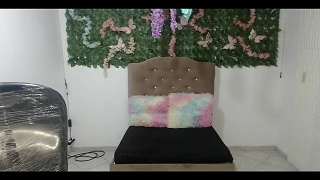 Snapshot of cristal_hills_19 chatting on December 1, 2025, 5:07 pm cristal hills 19 online show from December 1, 2025, 5:07 pm