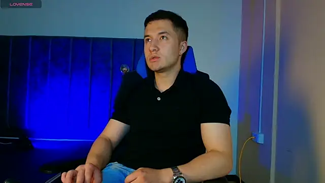 EthanConnor  online show from October 13, 2025, 12:05 pm