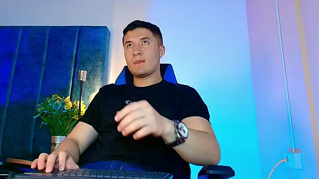 EthanConnor  online show from October 27, 2025, 12:31 pm