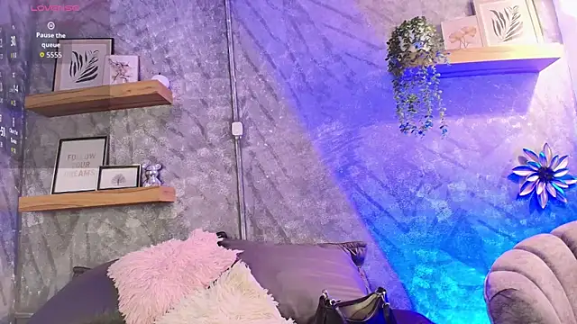 Nikolbrice online show from February 2, 2026, 7:12 pm