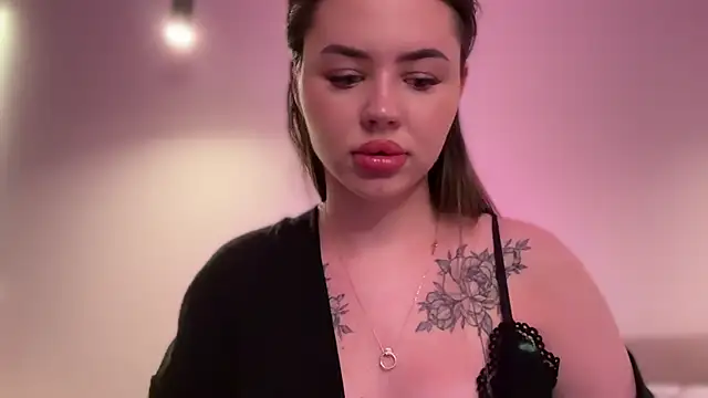 Snapshot of AlmaryKim chatting on September 24, 2025, 8:01 pm AlmaryKim online show from September 24, 2025, 8:01 pm