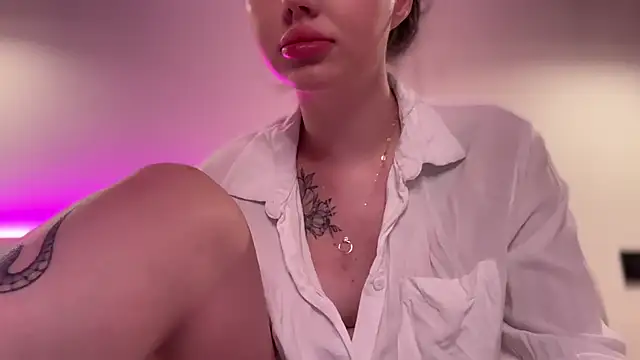 Snapshot of AlmaryKim chatting on October 4, 2025, 9:02 pm AlmaryKim online show from October 4, 2025, 9:02 pm