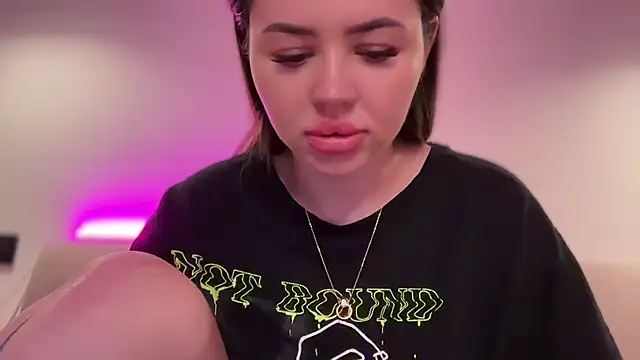 Snapshot of AlmaryKim chatting on October 10, 2025, 8:41 pm AlmaryKim online show from October 10, 2025, 8:41 pm