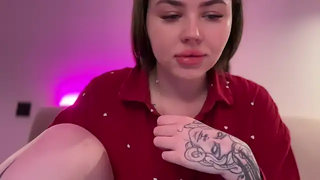 AlmaryKim online show from February 3, 2026, 6:13 pm