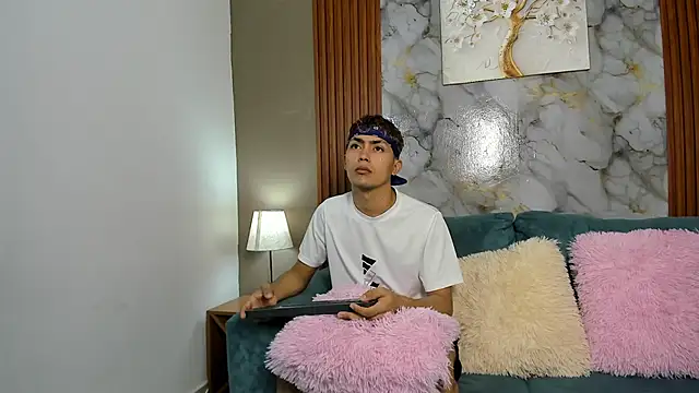 VERY HOT GUYS online show from February 21, 2026, 1:23 pm