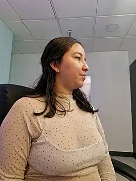 annyaparis online show from October 16, 2025, 1:23 pm