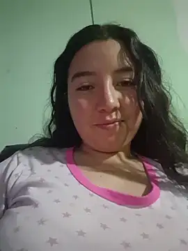 annyaparis online show from November 18, 2025, 2:06 am