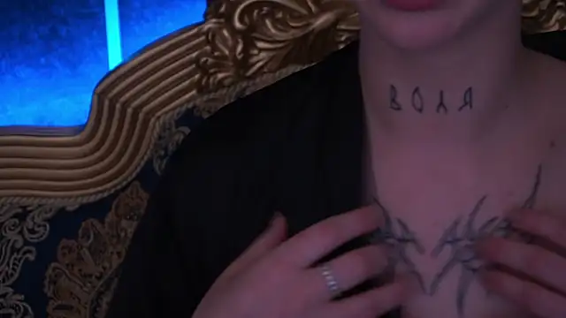 IsabelleDiorr online show from November 10, 2025, 8:41 pm