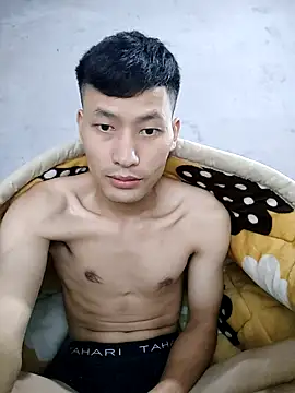 Snapshot of Uh-em95 chatting on November 3, 2025, 10:16 am Uh-em95 online show from November 3, 2025, 10:16 am