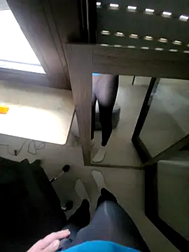 Snapshot of rezzzze chatting on October 12, 2025, 8:46 am rezzzze online show from October 12, 2025, 8:46 am