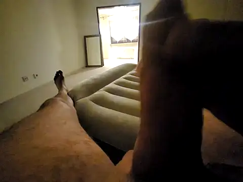 Snapshot of rezzzze chatting on October 12, 2025, 11:04 pm rezzzze online show from October 12, 2025, 11:04 pm