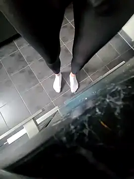 Snapshot of rezzzze chatting on November 1, 2025, 2:08 pm rezzzze online show from November 1, 2025, 2:08 pm