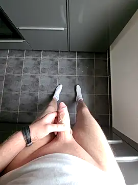 rezzzze online show from November 19, 2025, 10:59 am