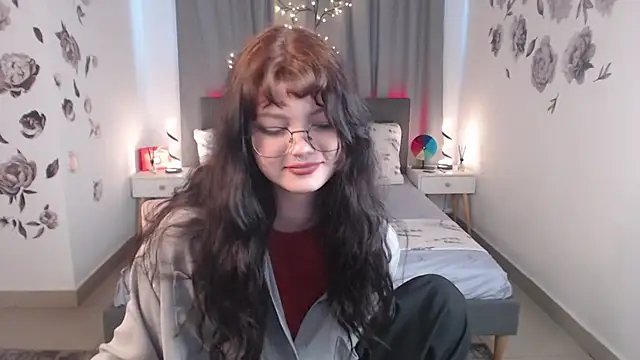 Snapshot of MileyRood chatting on October 20, 2025, 11:16 pm MileyRood online show from October 20, 2025, 11:16 pm