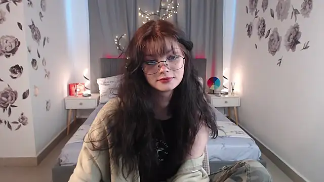 Snapshot of MileyRood chatting on October 23, 2025, 11:35 pm MileyRood online show from October 23, 2025, 11:35 pm