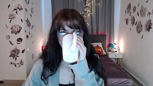 Snapshot of MileyRood chatting on November 5, 2025, 11:27 pm MileyRood online show from November 5, 2025, 11:27 pm