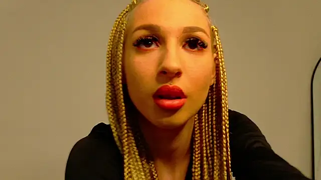 Sia a online show from December 14, 2025, 12:43 pm