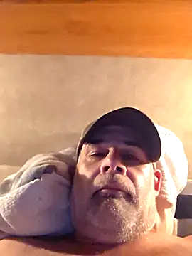 Snapshot of DeeBestEver chatting on November 1, 2025, 1:24 pm DeeBestEver online show from November 1, 2025, 1:24 pm