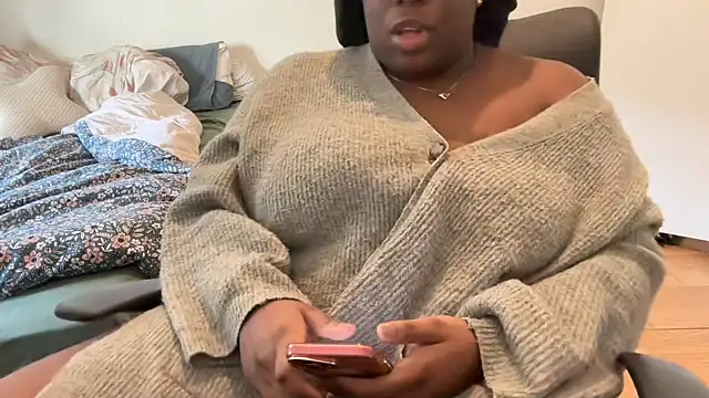 nanaisbackk online show from February 17, 2026, 9:28 am