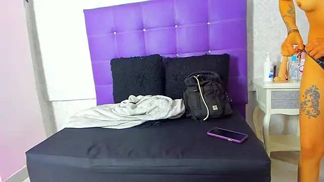 Snapshot of LeaMoreau22 chatting on October 29, 2025, 11:45 am LeaMoreau22 online show from October 29, 2025, 11:45 am