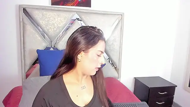 Snapshot of mia_fox4 chatting on October 24, 2025, 12:12 pm mia fox4 online show from October 24, 2025, 12:12 pm