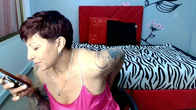 Snapshot of Charlotte__Gray chatting on October 15, 2025, 3:28 am Charlotte Gray online show from October 15, 2025, 3:28 am