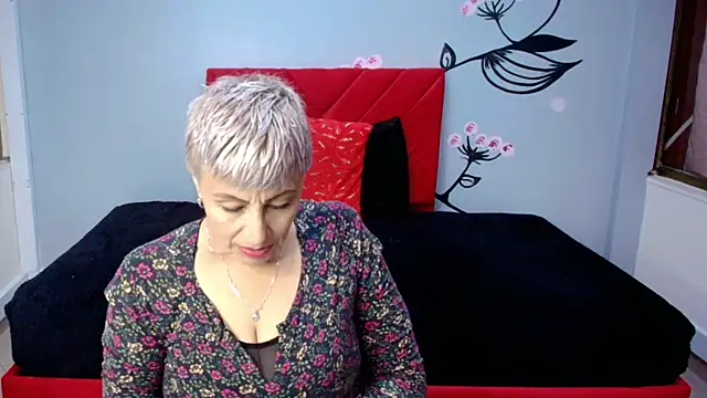 Snapshot of Charlotte__Gray chatting on October 21, 2025, 12:17 pm Charlotte Gray online show from October 21, 2025, 12:17 pm