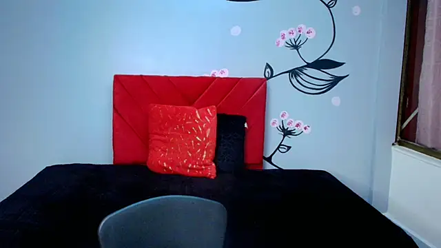 Snapshot of Charlotte__Gray chatting on October 31, 2025, 12:28 pm Charlotte Gray online show from October 31, 2025, 12:28 pm