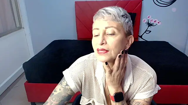 Snapshot of Charlotte__Gray chatting on November 12, 2025, 12:27 pm Charlotte Gray online show from November 12, 2025, 12:27 pm