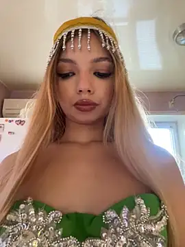  Siennaaa  online show from November 3, 2025, 12:06 pm