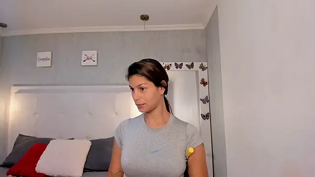 Snapshot of is_a_bell chatting on October 15, 2025, 1:22 pm is a bell online show from October 15, 2025, 1:22 pm