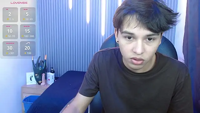 StiwenTwink online show from June 27, 2026, 1:39 pm