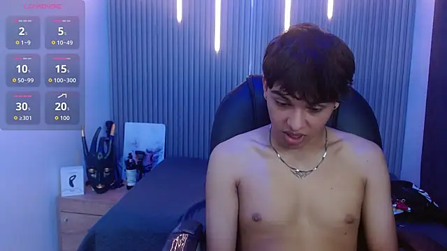 StiwenTwink online show from July 30, 2026, 1:43 pm