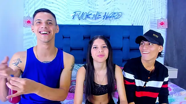 Snapshot of Youngs_Wild chatting on October 8, 2025, 12:08 am Youngs Wild online show from October 8, 2025, 12:08 am