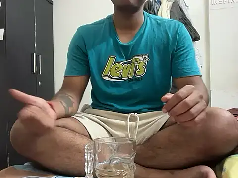 Snapshot of YourBlackBull chatting on November 24, 2025, 7:13 pm YourBlackBull online show from November 24, 2025, 7:13 pm