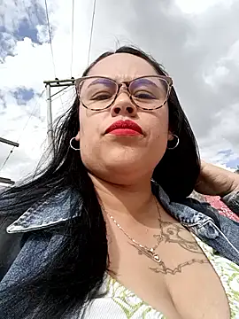 Snapshot of Italia_12 chatting on November 1, 2025, 7:38 pm Italia 12 online show from November 1, 2025, 7:38 pm