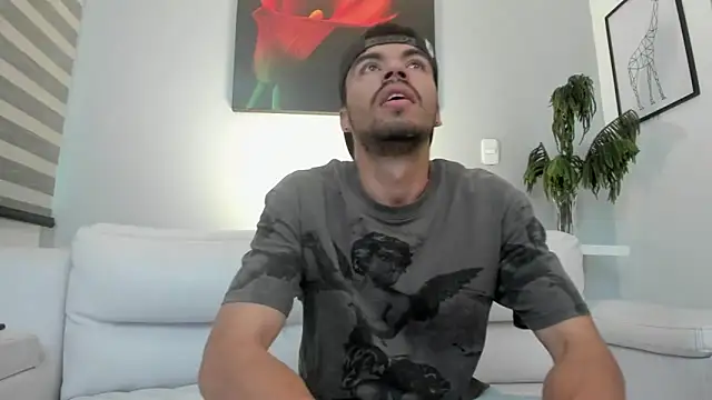 Snapshot of ZaynShadow chatting on October 25, 2025, 3:51 pm ZaynShadow online show from October 25, 2025, 3:51 pm