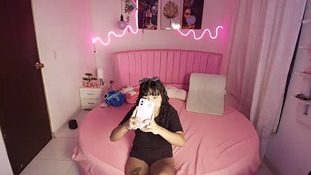 Snapshot of Sheyla_vegas chatting on October 22, 2025, 3:40 am Sheyla vegas online show from October 22, 2025, 3:40 am