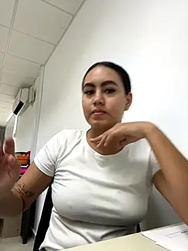 Snapshot of Sofi_kim_ chatting on October 28, 2025, 5:48 pm Sofi kim online show from October 28, 2025, 5:48 pm