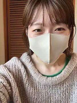 momo yuipu online show from November 7, 2025, 1:05 am