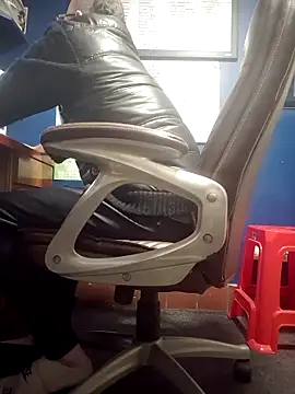 Curious9884 online show from November 12, 2025, 10:30 pm