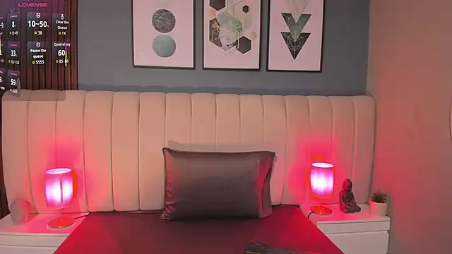 DaimondPink online show from October 17, 2025, 3:31 am