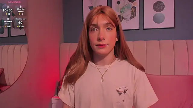 DaimondPink online show from November 11, 2025, 11:54 am