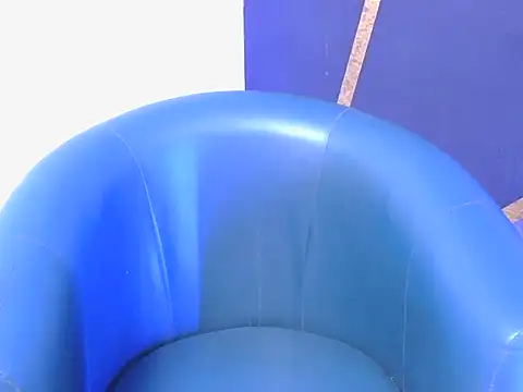 Snapshot of shiny-krisha chatting on October 19, 2025, 6:03 am shiny-krisha online show from October 19, 2025, 6:03 am